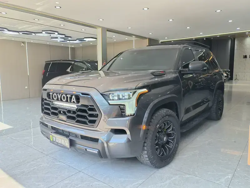 2024 Toyota Sequoia с пробегом 68 000 км