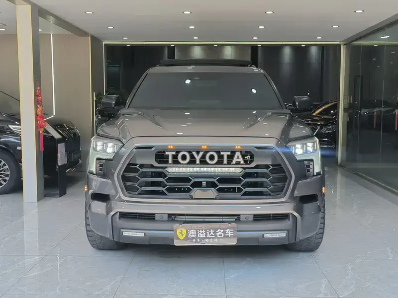 2024 Toyota Sequoia с пробегом 68 000 км