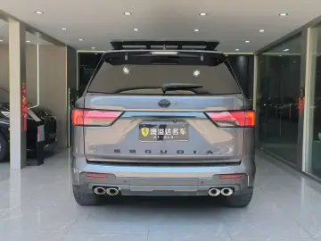 2024 Toyota Sequoia с пробегом 68 000 км