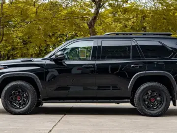 2026 Toyota Sequoia с пробегом 100 км