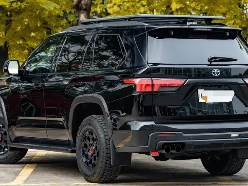 2026 Toyota Sequoia с пробегом 100 км