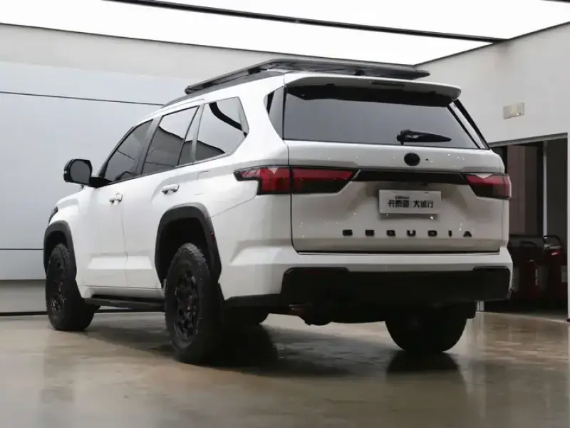 2024 Toyota Sequoia с пробегом 11 000 км