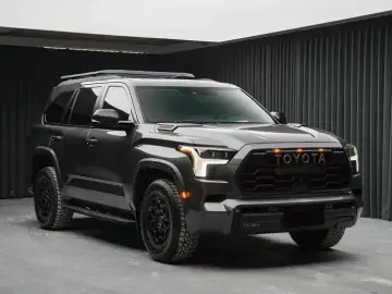 2025 Toyota Sequoia с пробегом 26 000 км