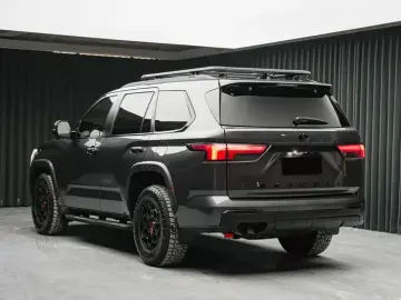 2025 Toyota Sequoia с пробегом 26 000 км