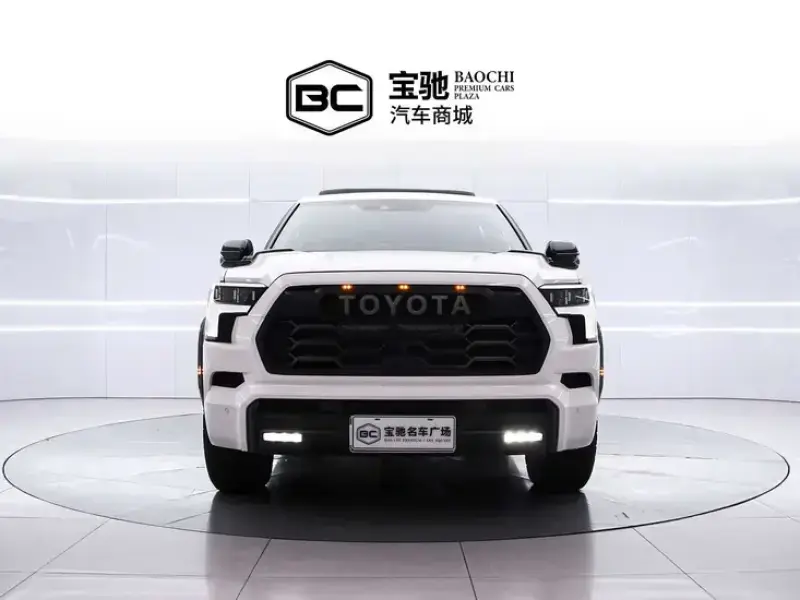 2023 Toyota Sequoia с пробегом 22 000 км