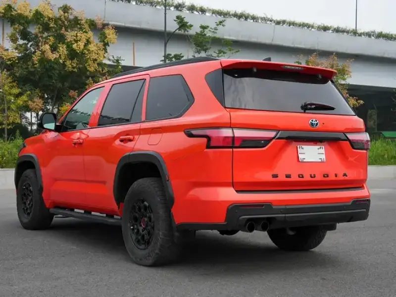 2023 Toyota Sequoia с пробегом 42 000 км