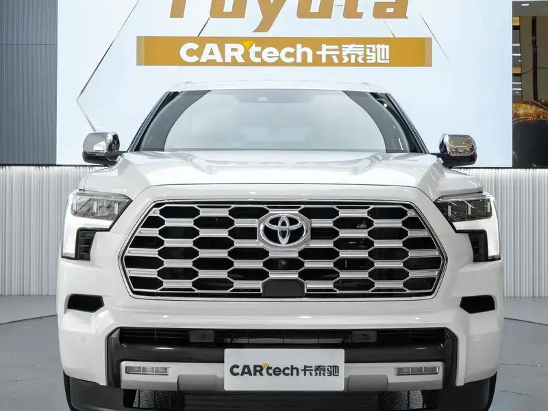 2023 Toyota Sequoia с пробегом 83 000 км