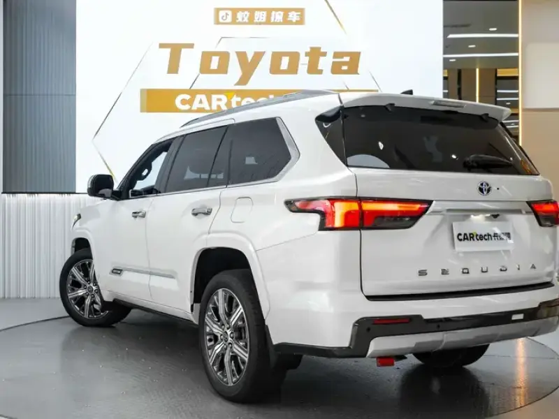 2023 Toyota Sequoia с пробегом 83 000 км