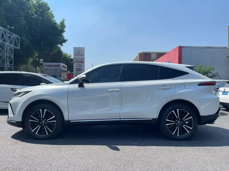 2022 Toyota Venza с пробегом 17 000 км