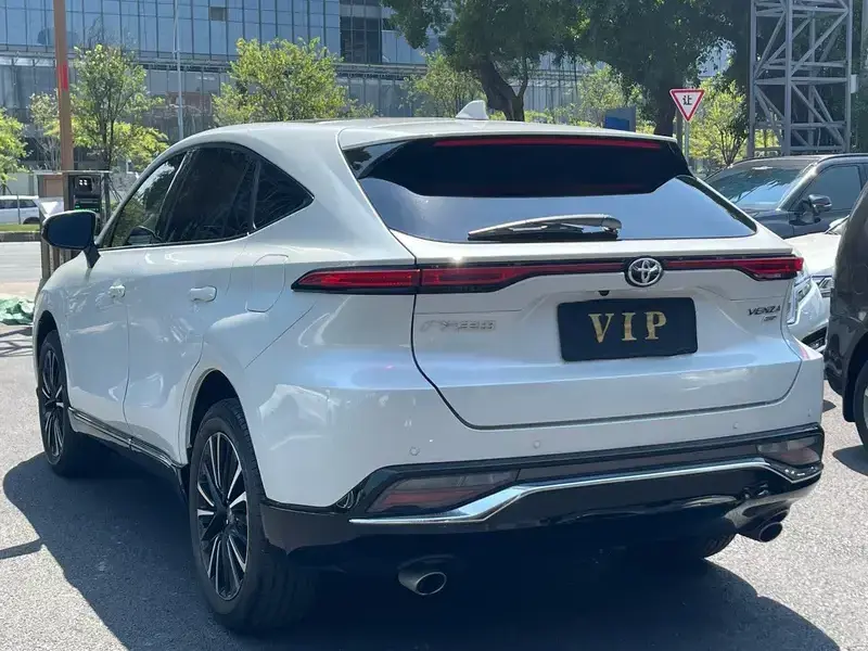 2022 Toyota Venza с пробегом 17 000 км