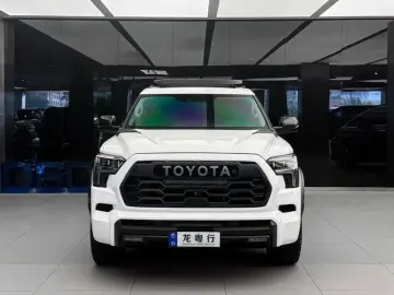 2023 Toyota Sequoia с пробегом 34 000 км