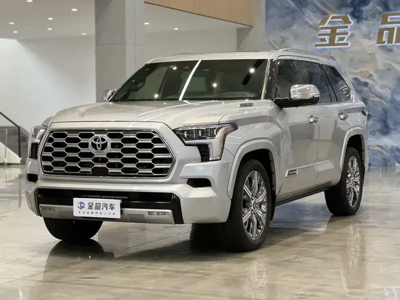 2023 Toyota Sequoia с пробегом 40 000 км
