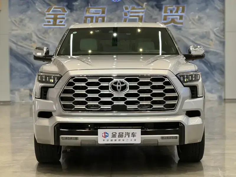 2023 Toyota Sequoia с пробегом 40 000 км
