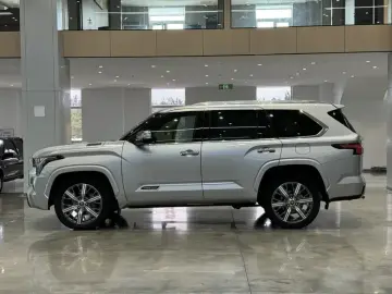 2023 Toyota Sequoia с пробегом 40 000 км