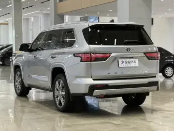2023 Toyota Sequoia с пробегом 40 000 км