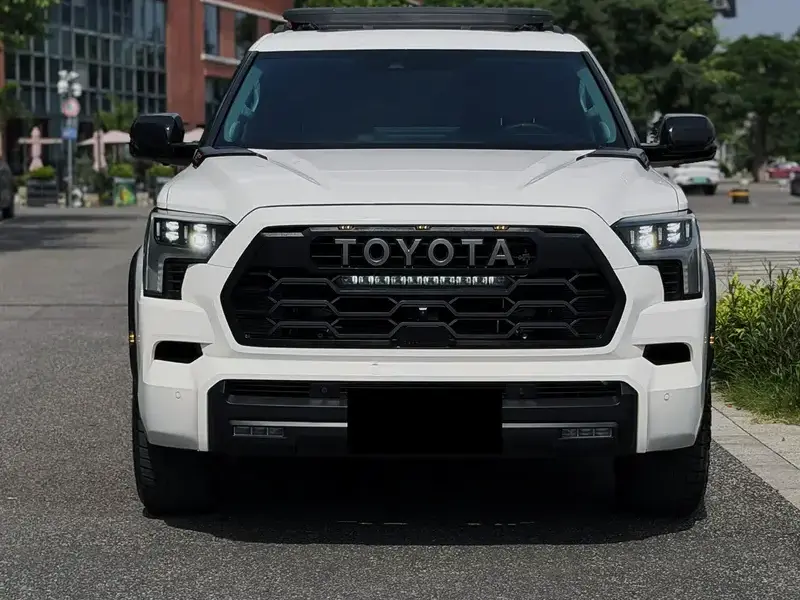 2023 Toyota Sequoia с пробегом 20 000 км