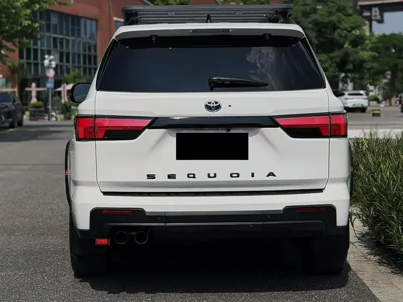 2023 Toyota Sequoia с пробегом 20 000 км