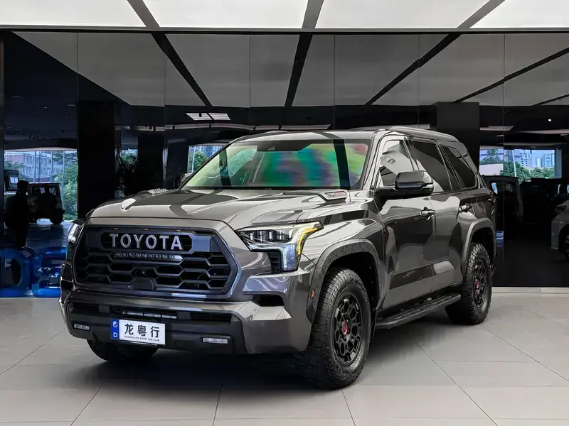 2023 Toyota Sequoia с пробегом 49 000 км