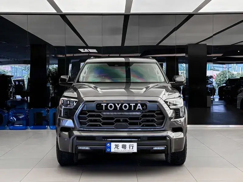 2023 Toyota Sequoia с пробегом 49 000 км