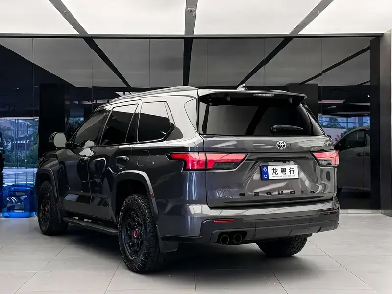 2023 Toyota Sequoia с пробегом 49 000 км