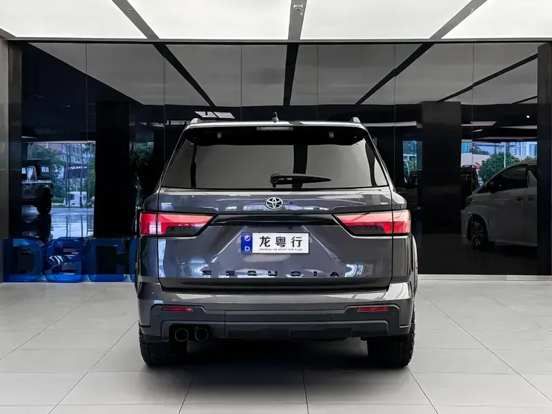 2023 Toyota Sequoia с пробегом 49 000 км