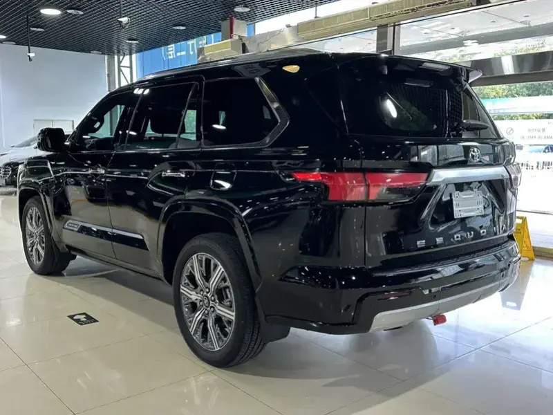 2025 Toyota Sequoia с пробегом 300 км