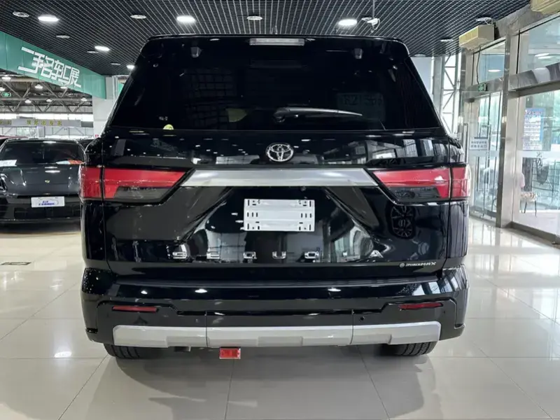2025 Toyota Sequoia с пробегом 300 км