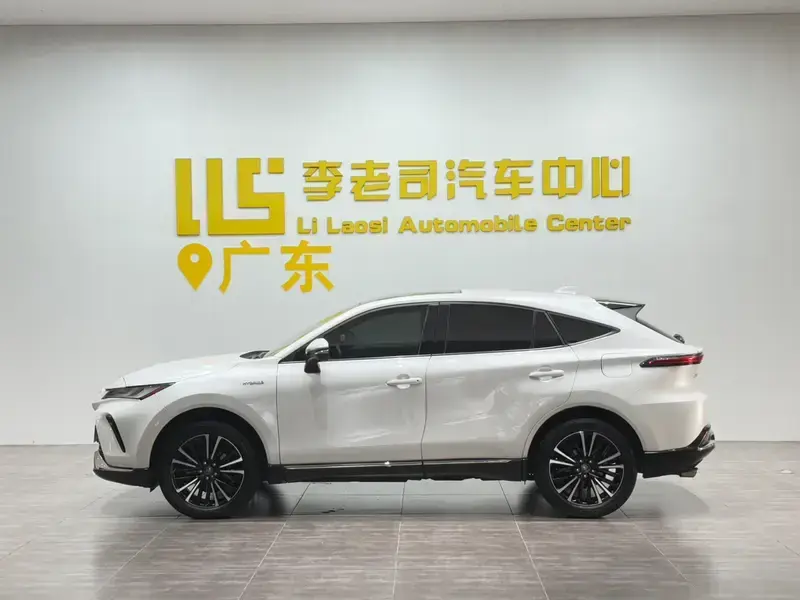 2023 Toyota Venza с пробегом 33 000 км