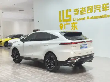 2023 Toyota Venza с пробегом 33 000 км