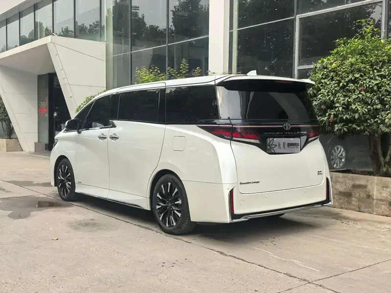 2024 Toyota Vellfire с пробегом 26 000 км