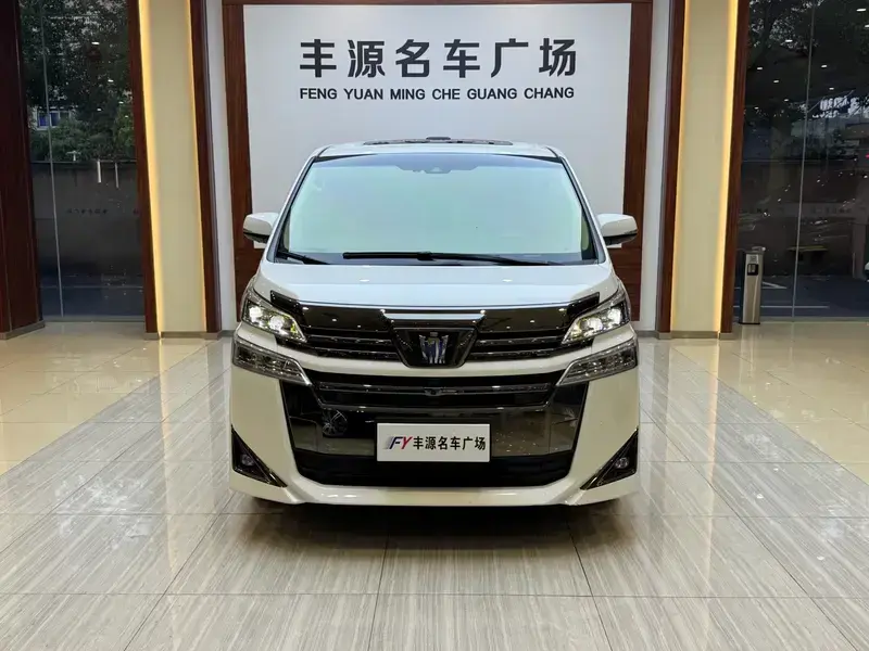 2023 Toyota Vellfire с пробегом 46 000 км