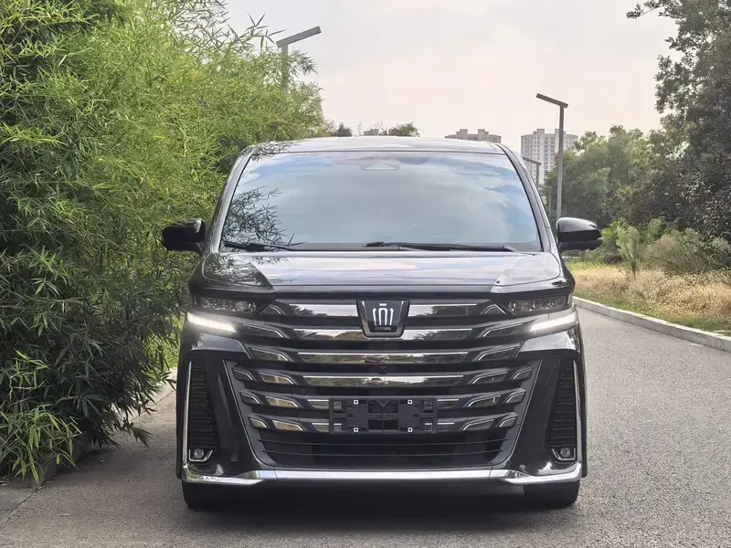 2023 Toyota Vellfire с пробегом 55 000 км