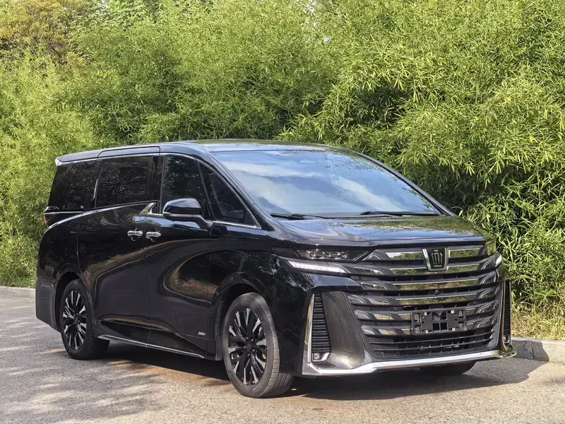 2023 Toyota Vellfire с пробегом 55 000 км