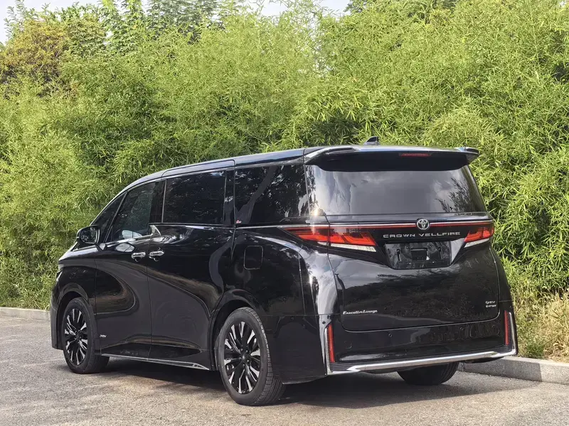2023 Toyota Vellfire с пробегом 55 000 км