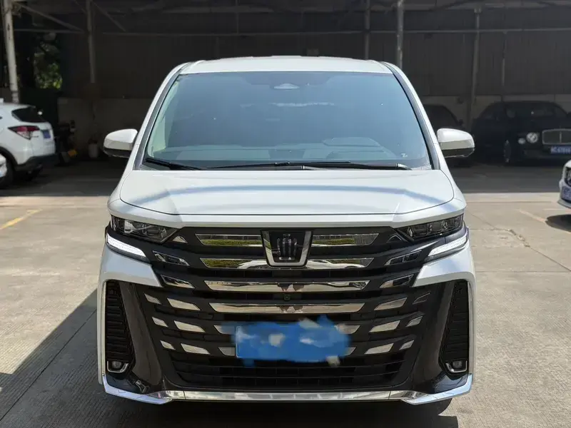 2023 Toyota Vellfire с пробегом 83 000 км