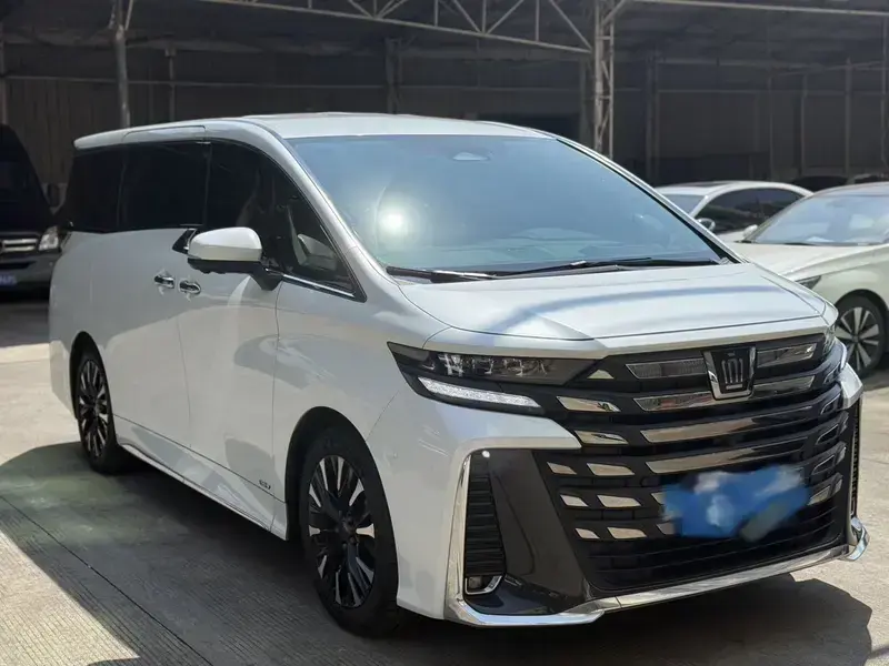 2023 Toyota Vellfire с пробегом 83 000 км