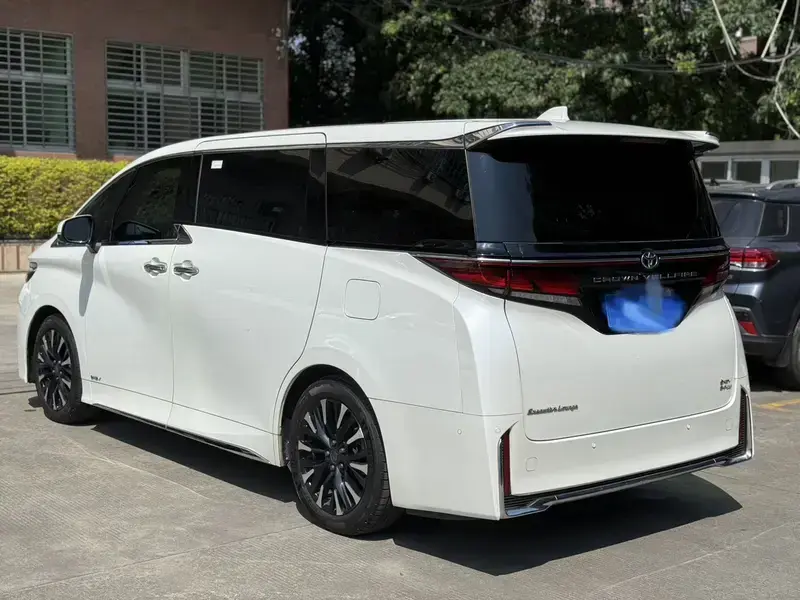 2023 Toyota Vellfire с пробегом 83 000 км