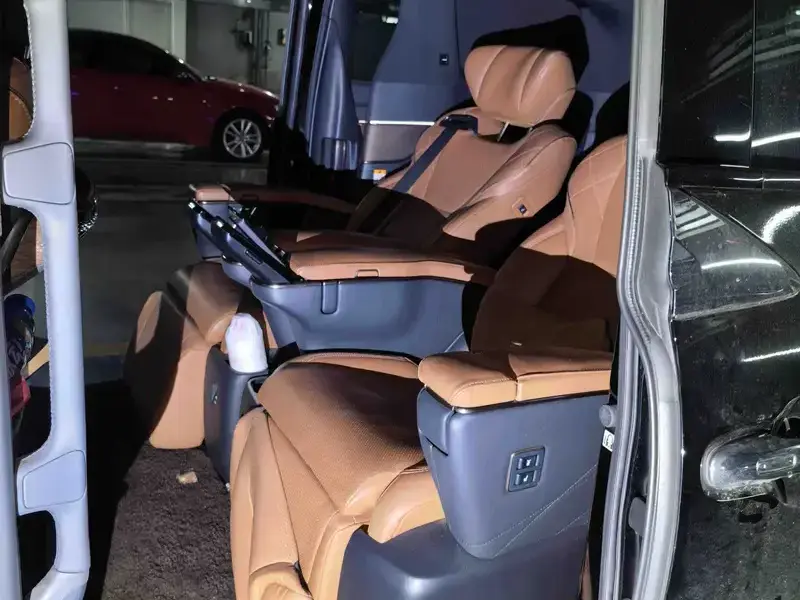 2023 Toyota Vellfire с пробегом 45 000 км