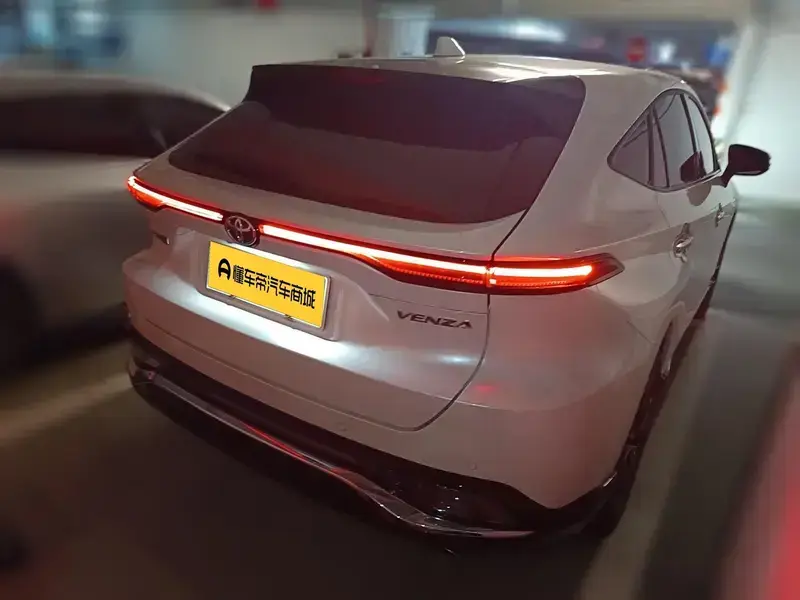 2022 Toyota Venza с пробегом 7 900 км