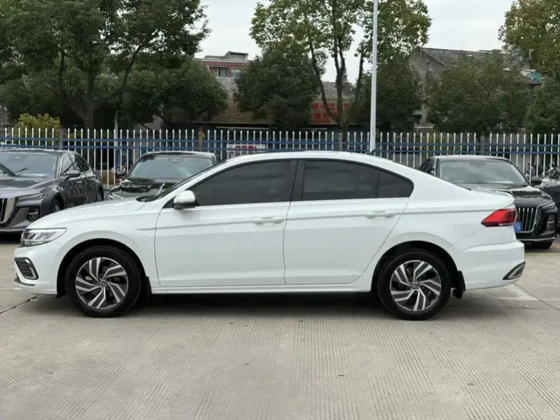 2025 Volkswagen Bora с пробегом 6 000 км
