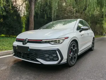 2025 Volkswagen Golf GTI с пробегом 2 800 км