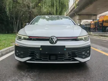 2025 Volkswagen Golf GTI с пробегом 2 800 км