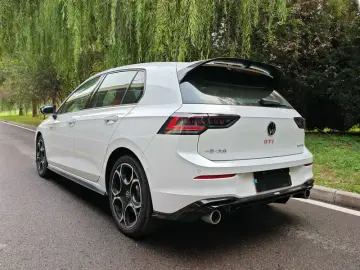 2025 Volkswagen Golf GTI с пробегом 2 800 км