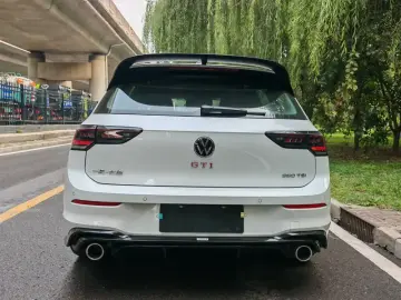 2025 Volkswagen Golf GTI с пробегом 2 800 км