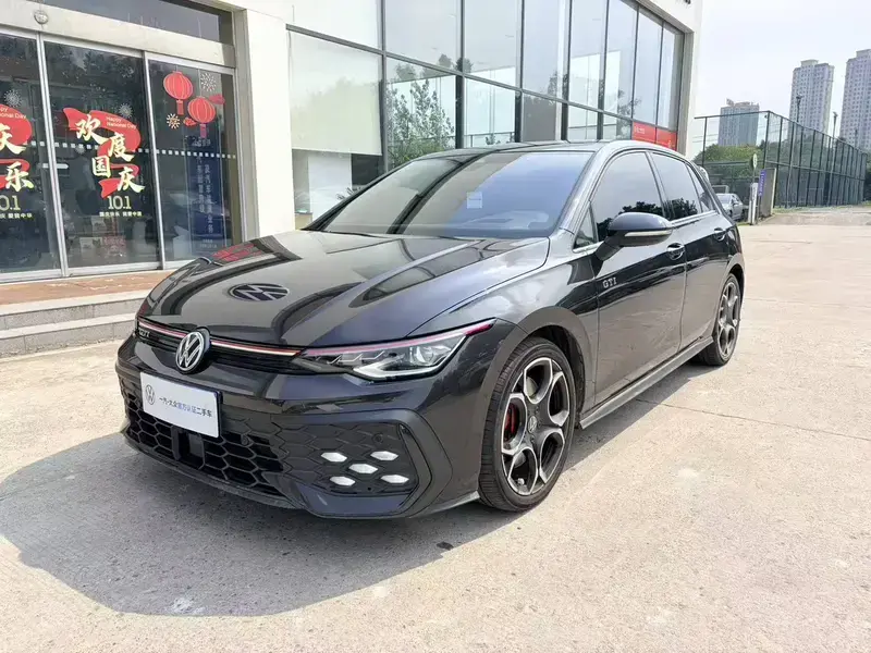 2025 Volkswagen Golf GTI с пробегом 15 000 км