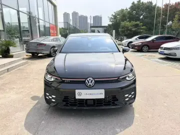 2025 Volkswagen Golf GTI с пробегом 15 000 км
