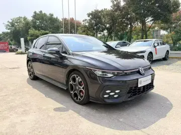 2025 Volkswagen Golf GTI с пробегом 15 000 км