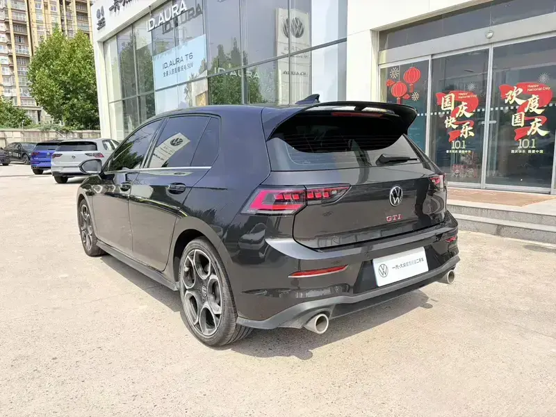 2025 Volkswagen Golf GTI с пробегом 15 000 км