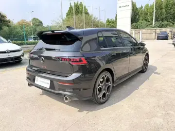2025 Volkswagen Golf GTI с пробегом 15 000 км