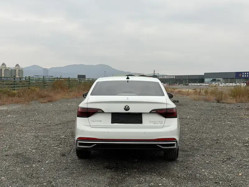 2025 Volkswagen Sagitar с пробегом 14 000 км